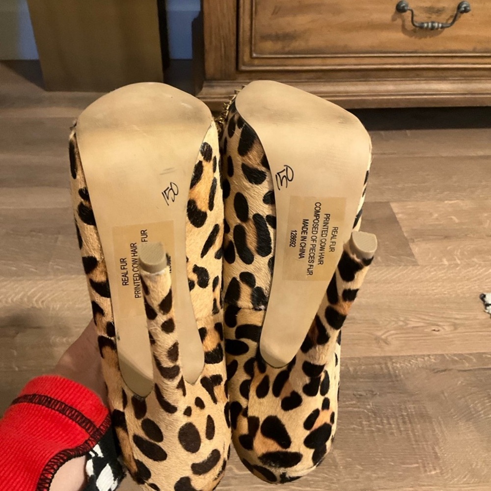 Steve Madden cheetah print cow hair heels with studded toes, 7, NWT! - Picture 8 of 9